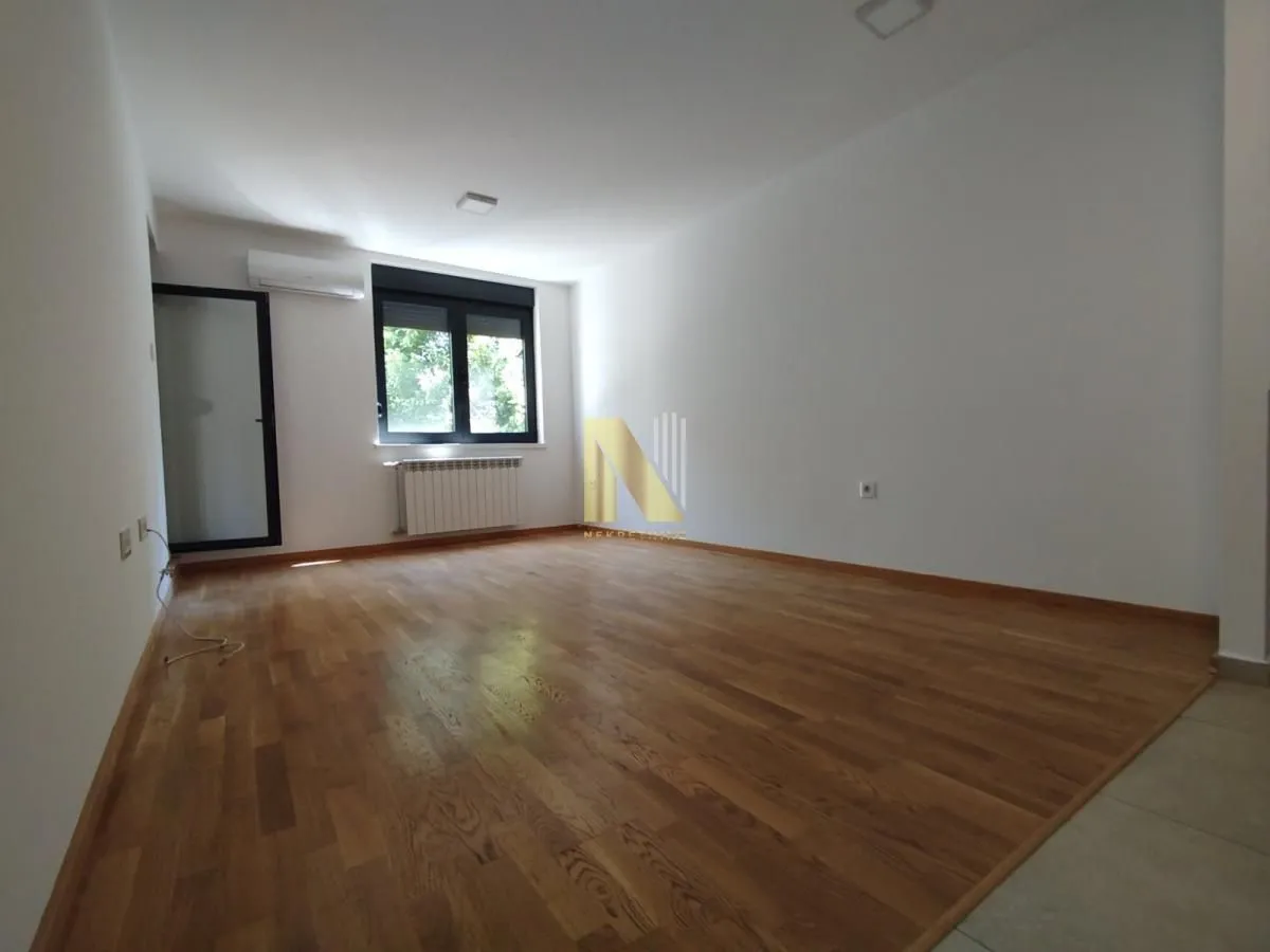 Rent, office space, 61m², Socijalno, Novi Sad Sve Podlokacije
