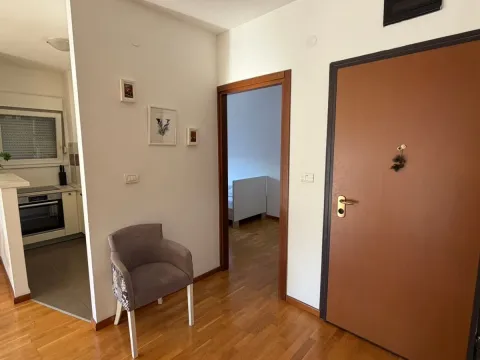 Rent, two bedroom apartment, 63m², City Kvart, Podgorica - image 4