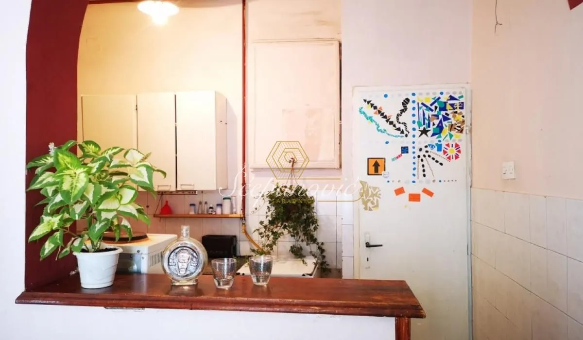 Izdavanje, četvorosoban stan, 52m², Adamovićevo Naselje, Novi Sad Sve Podlokacije