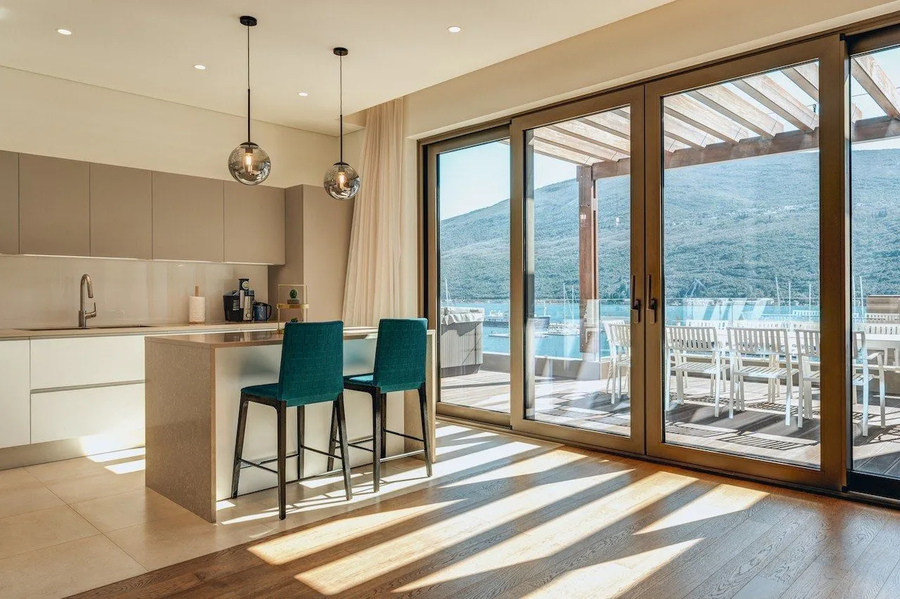 Prodaja, četvorosoban stan, 266m², Kumbor, Herceg Novi