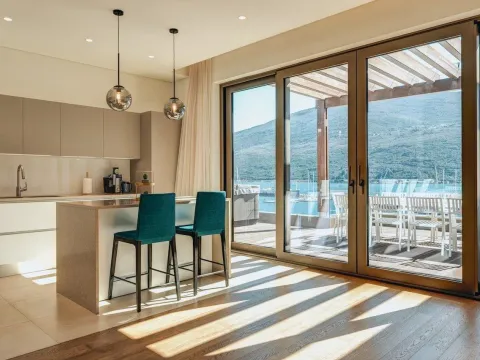 Prodaja, četvorosoban stan, 266m², Kumbor, Herceg Novi - image 4