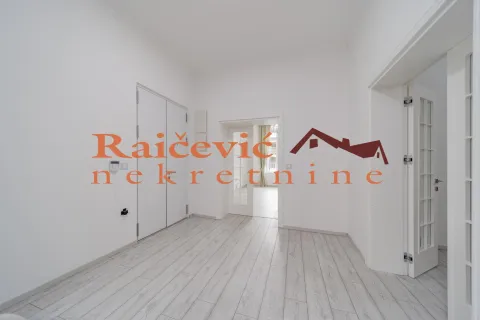 Sale, four bedroom apartment, 134m², Savski Venac, Beograd - image 2