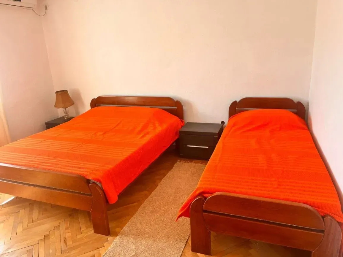 Izdavanje, kuća, 170m², Stari Aerodrom, Podgorica