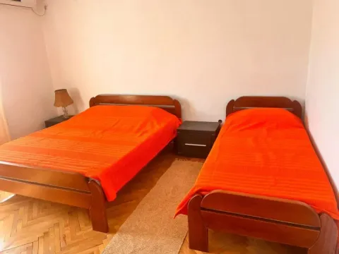 Izdavanje, kuća, 170m², Stari Aerodrom, Podgorica - image 5