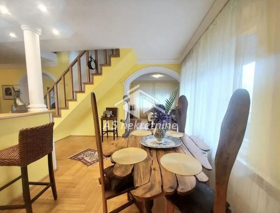 Prodaja, četvorosoban stan, 140m², Savski Venac, Beograd