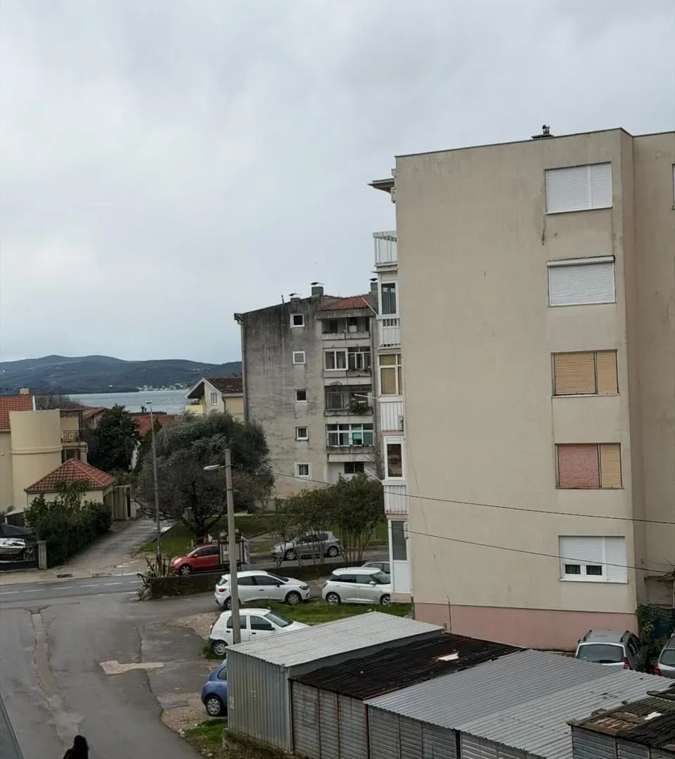 Izdavanje, jednosoban stan, 45m², Bijela, Herceg Novi