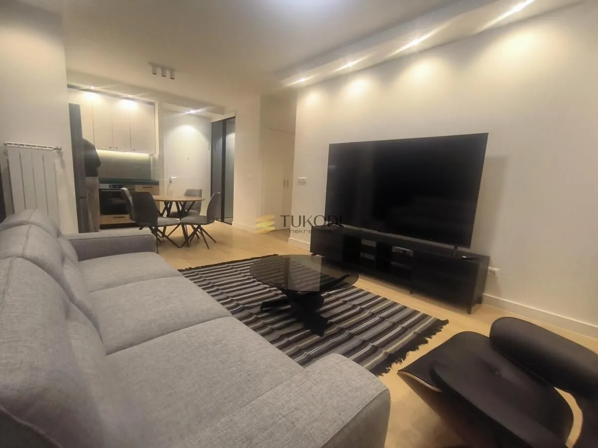 Izdavanje, dvosoban stan, 75m², Savski Venac, Beograd