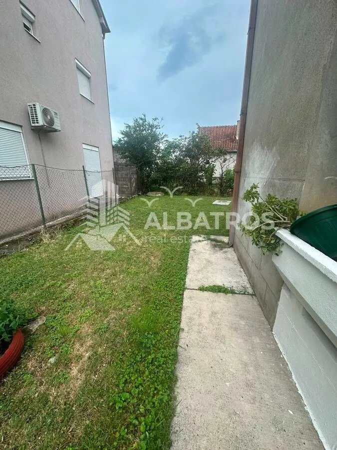 Prodaja, kuća, 400m², Zagorič, Podgorica