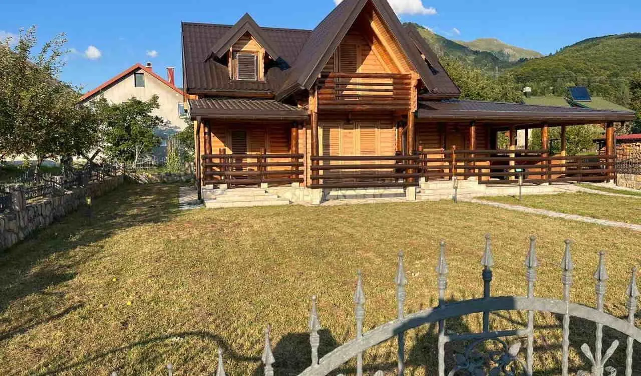 Prodaja, kuća, 180m², Centar, Kolašin