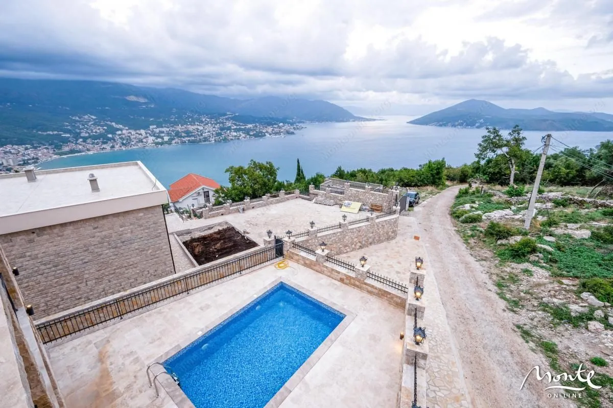 Prodaja, kuća, 204m², Herceg Novi, Crna Gora