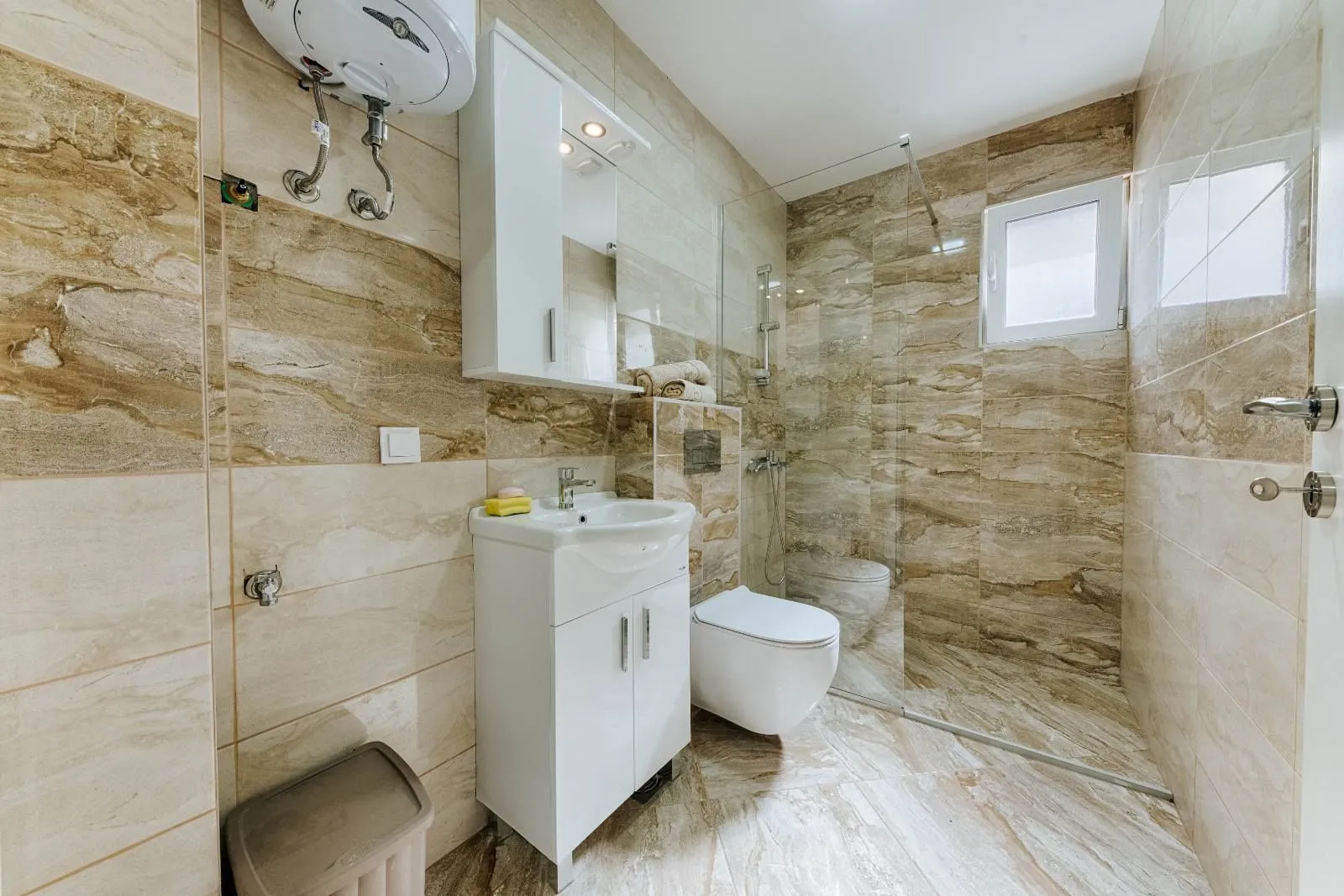 Sale, apartment, 850m², Bar, Crna Gora