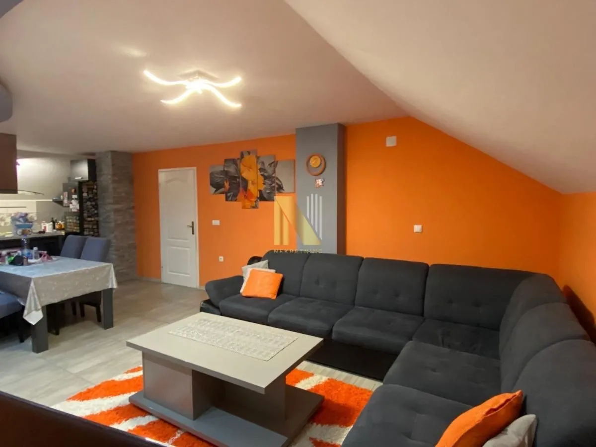 Prodaja, kuća, 272m², Kać, Novi Sad Sve Podlokacije