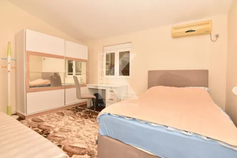 Rent, house, 175m², Vranići, Podgorica - image 14
