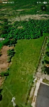 Satelitski snimak zemljišta sa zelenom površinom i vegetacijom. - image 3