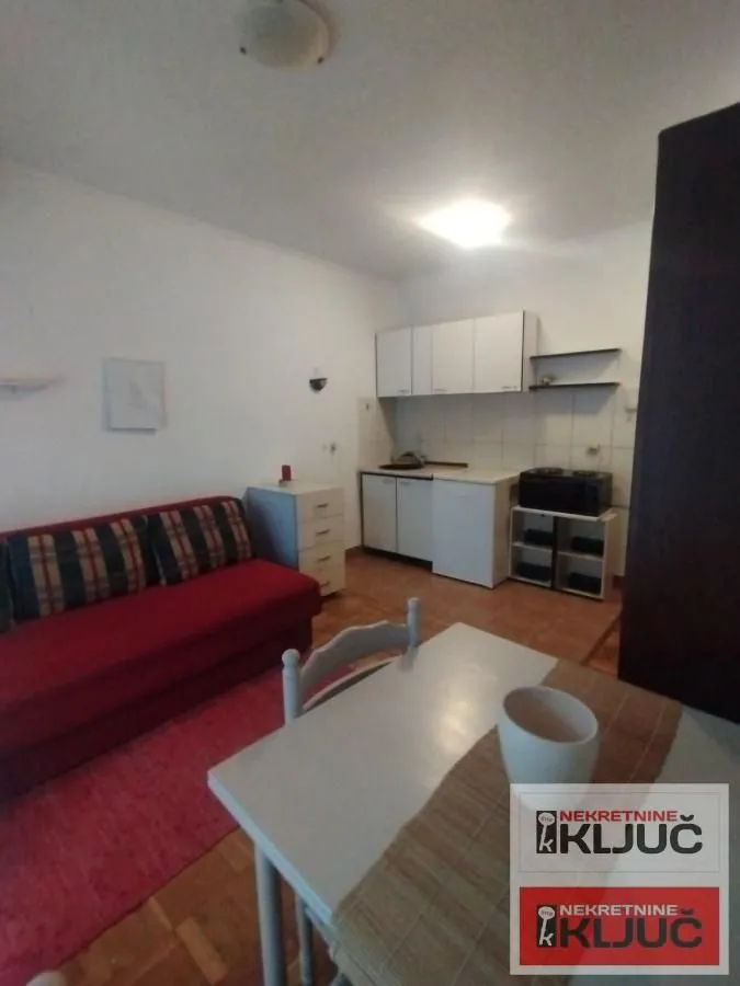 Izdavanje, garsonjera, 24m², Bulevar Evrope, Novi Sad Sve Podlokacije