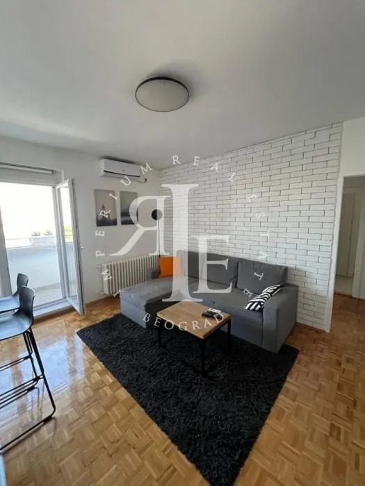 Izdavanje, trosoban stan, 60m², Savski Venac, Beograd
