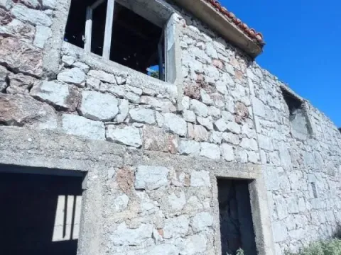 Zemljište in Zaljevo