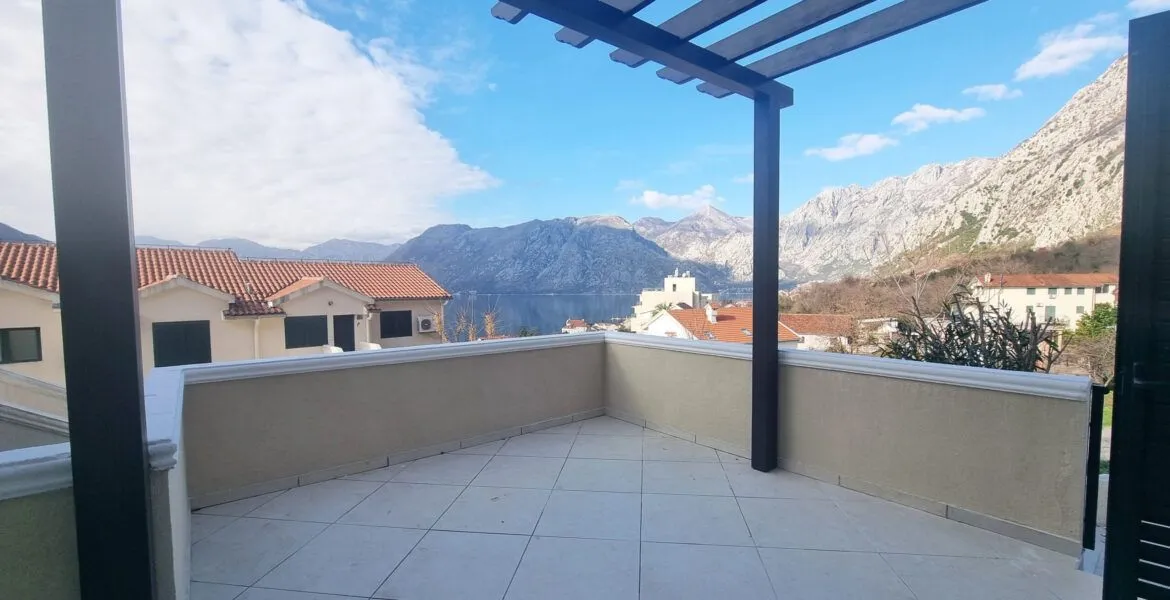 Prodaja, dvosoban stan, 80m², Dobrota, Kotor