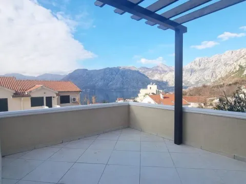 Sale, two bedroom apartment, 80m², Dobrota, Kotor - image 7