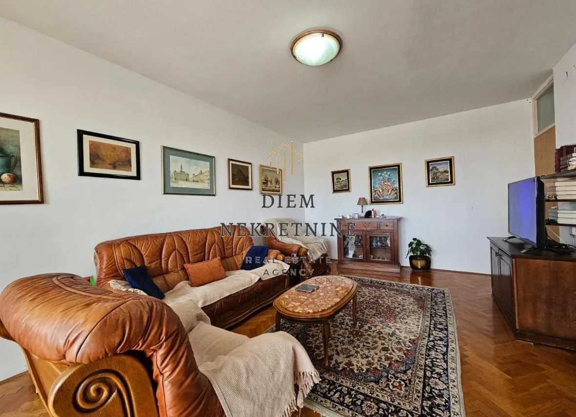 Prodaja, trosoban stan, 112m², Centar, Bar