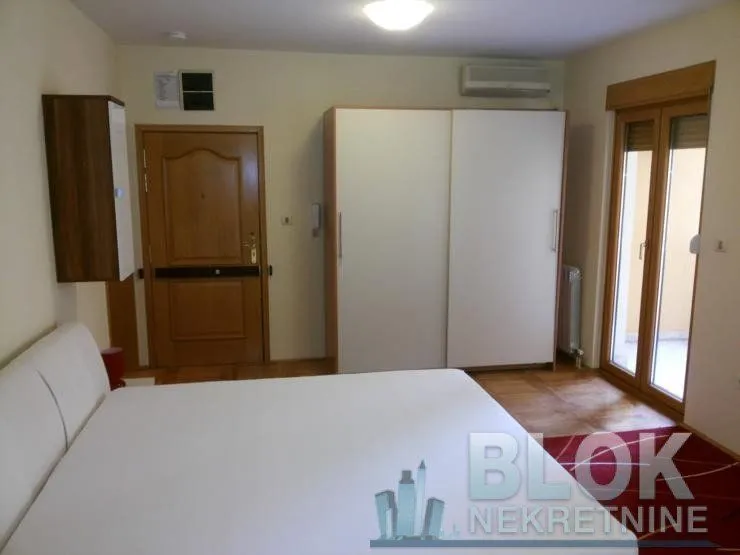 Rent, four bedroom apartment, 150m², Podgorica, Crna Gora