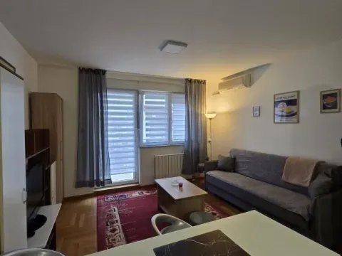 Izdavanje, garsonjera, 30m², Cara Dušana, Novi Sad Sve Podlokacije - image 2
