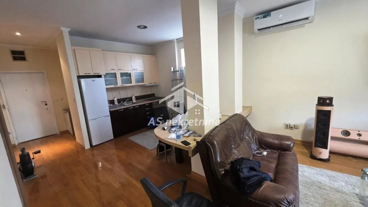 Rent, three bedroom apartment, 65m², Stari Grad, Beograd