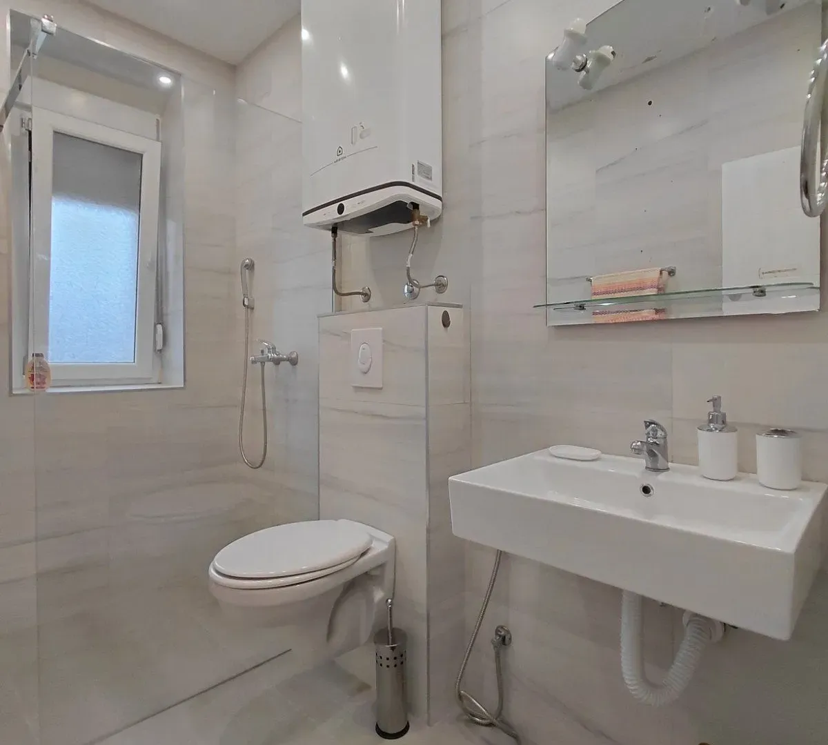 Rent, house, 200m², Gornja Gorica, Podgorica