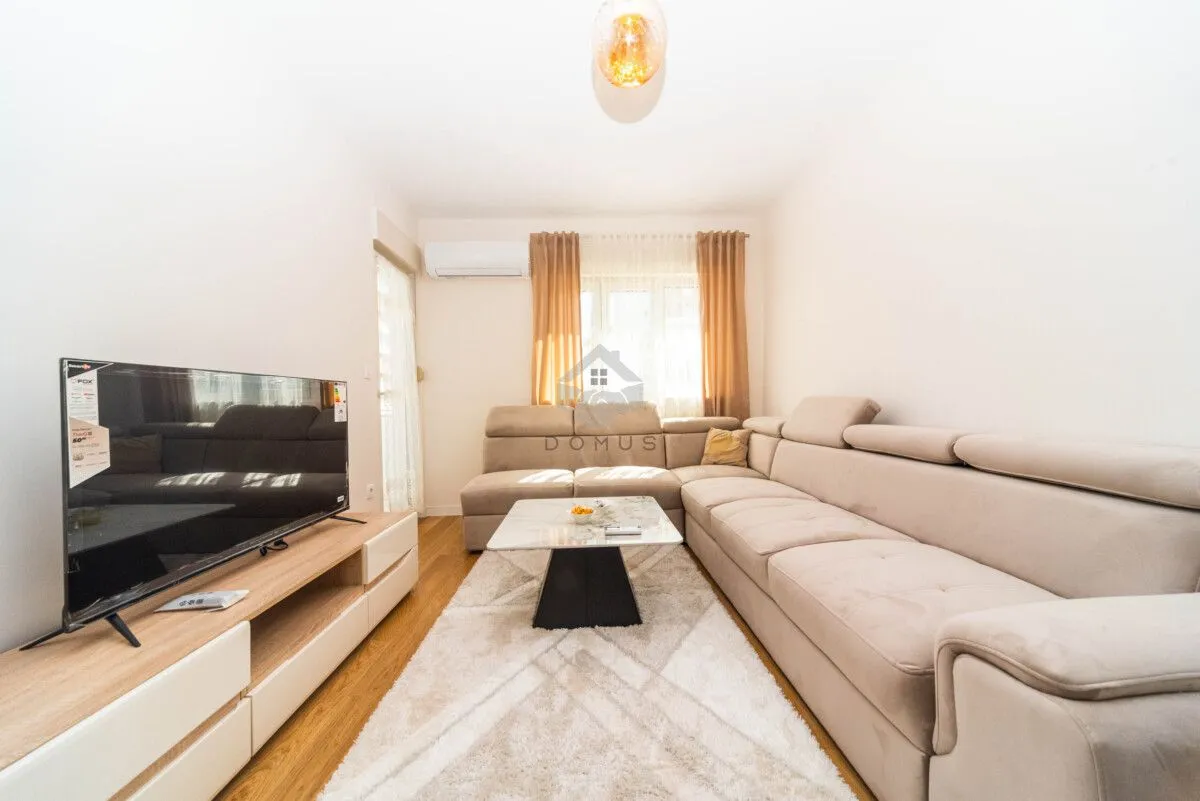 Izdavanje, jednosoban stan, 49m², Central Point, Podgorica