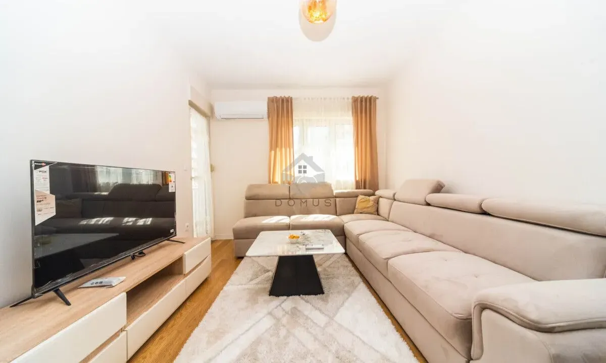 Izdavanje, jednosoban stan, 49m², Central Point, Podgorica