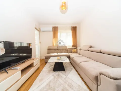 Izdavanje, jednosoban stan, 49m², Central Point, Podgorica - image 1