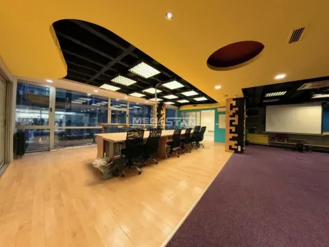 Izdavanje, poslovni prostor, 262m², Stari Grad, Beograd