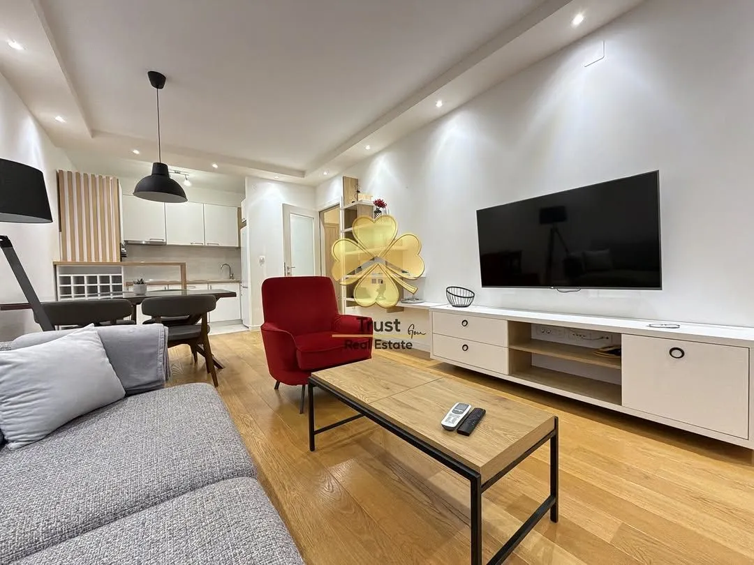 Izdavanje, dvosoban stan, 75m², Central Point, Podgorica