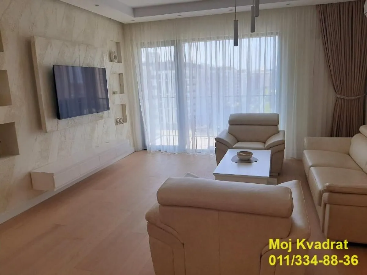 Izdavanje, četvorosoban stan, 121m², Savski Venac, Beograd