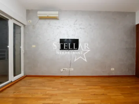 Izdavanje, jednosoban stan, 50m², City Kvart, Podgorica - image 2