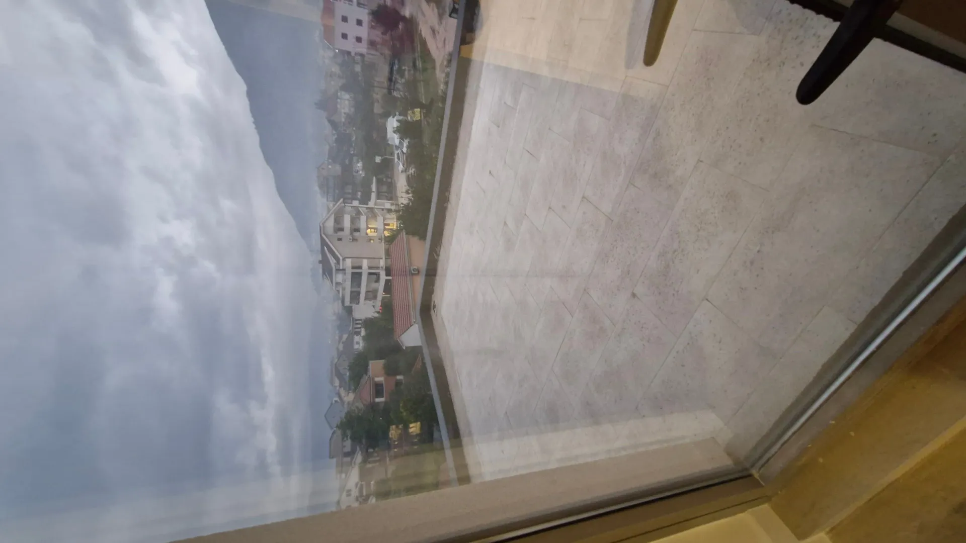 Prodaja, dvosoban stan, 90m², Dumidran, Tivat