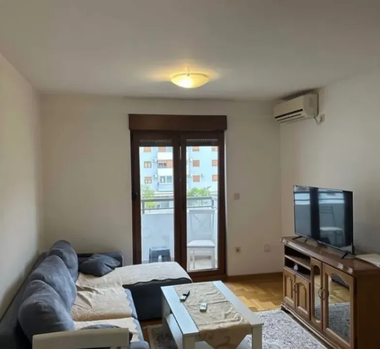 Izdavanje, jednosoban stan, 41m², Stari Aerodrom, Podgorica
