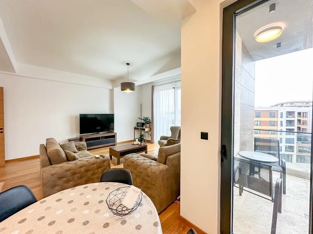 Izdavanje, dvosoban stan, 83m², Kod Capital Plaze, Podgorica