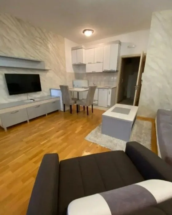 Rent, studio apartment, 29m², Stari Aerodrom, Podgorica