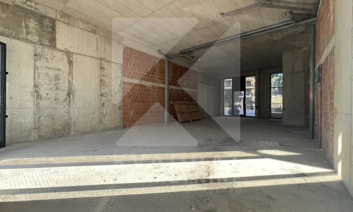 Izdavanje, poslovni prostor, 106m², Ljubović, Podgorica