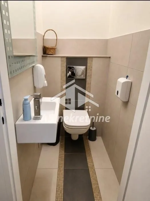 Izdavanje, četvorosoban stan, 90m², Novi Beograd Blok 28, Novi Beograd Sve Podlokacije