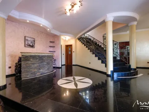 Prodaja, kuća, 560m², Petrovac, Budva - image 17