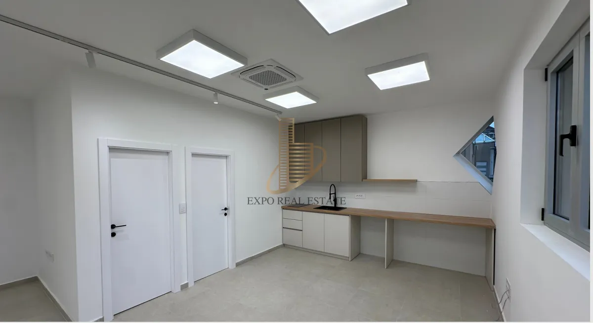Rent, office space, 96m², Čukarica, Beograd