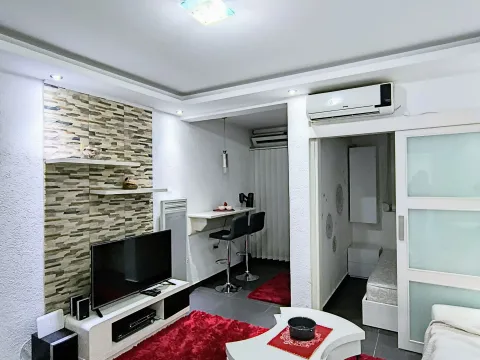 Stan-na-dan, jednosoban stan, 30m², Centar, Bar - image 1