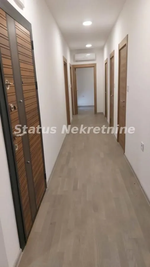 Prodaja, trosoban stan, 78m², Petrovaradin, Novi Sad