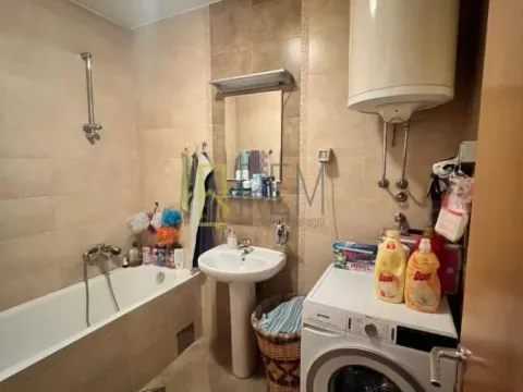 Prodaja, dvosoban stan, 70m², Stari Aerodrom, Podgorica - image 2