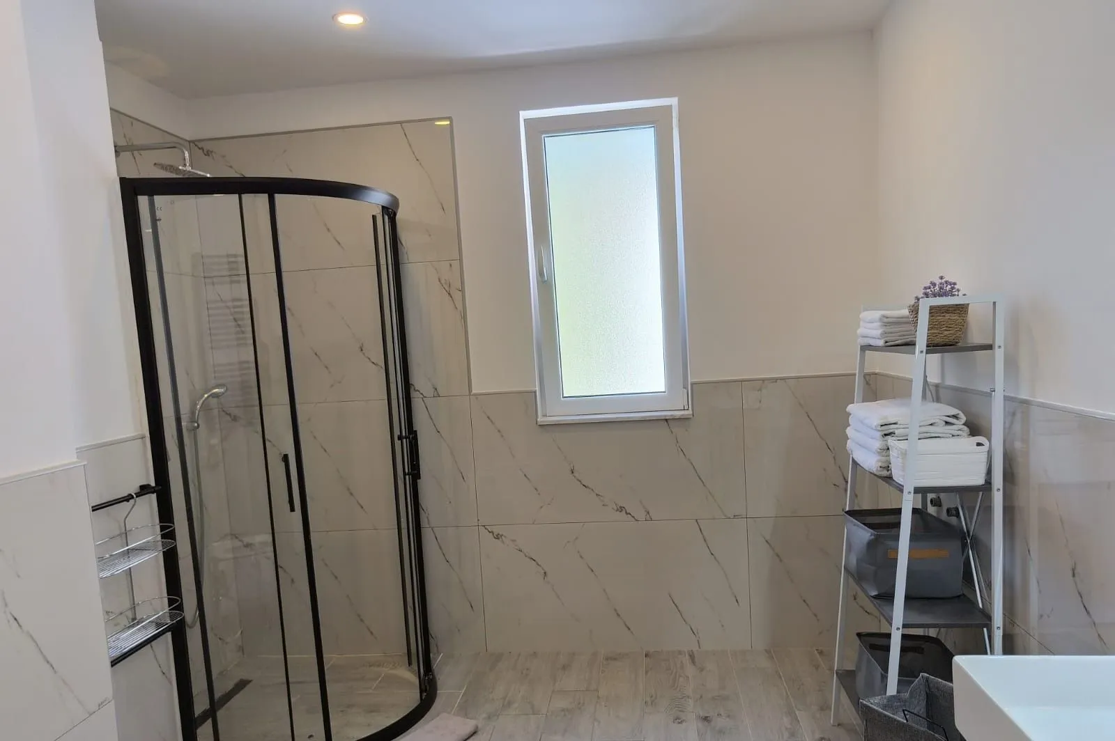 Izdavanje, trosoban stan, 147m², Đenovići, Herceg Novi
