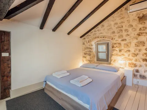 Izdavanje, kuća, 90m², Muo, Kotor - image 11