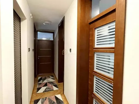 Izdavanje, trosoban stan, 85m², Niš, Srbija - image 10