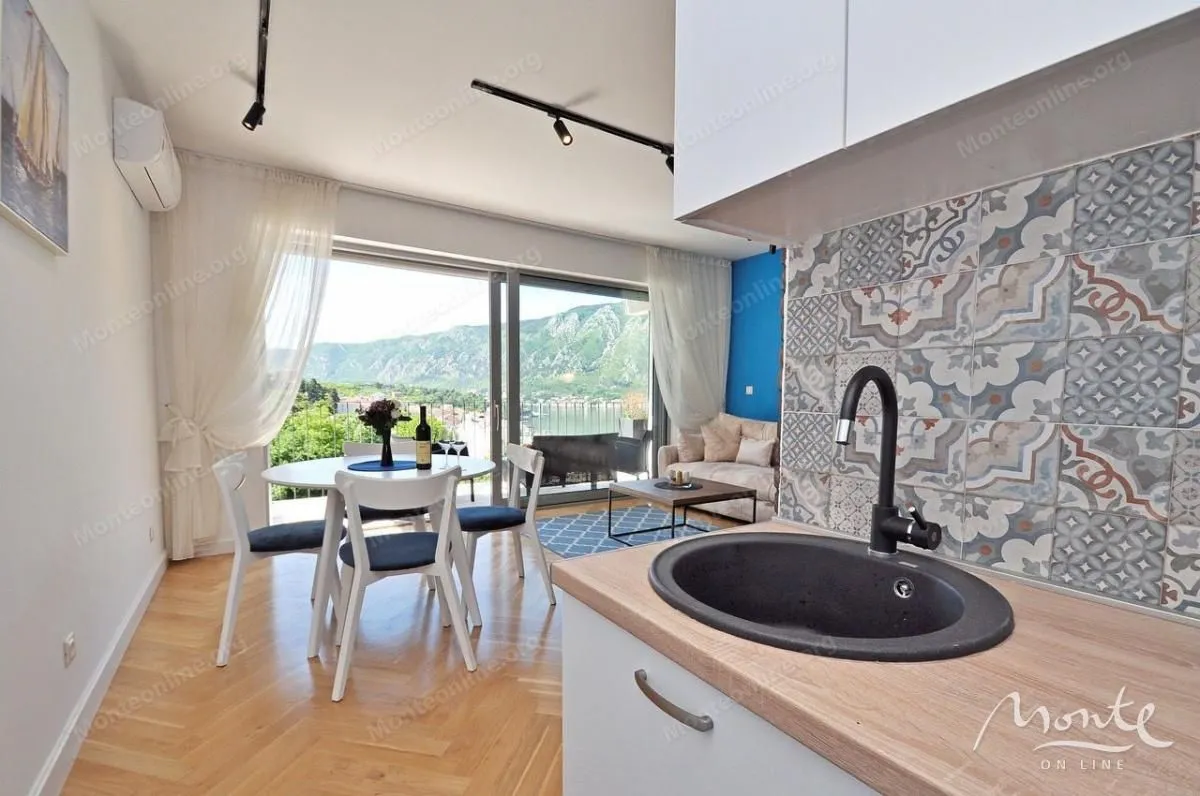 Prodaja, jednosoban stan, 52m², Dobrota, Kotor